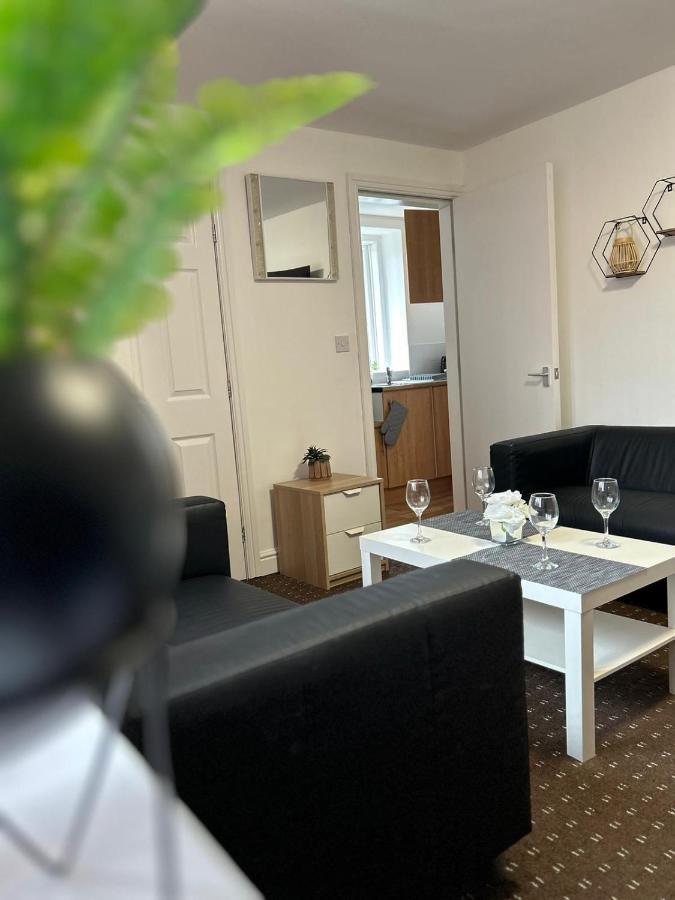 Bv Cozy Deighton Studio With Free Parking - Budget-Friendly Stay Huddersfield Buitenkant foto