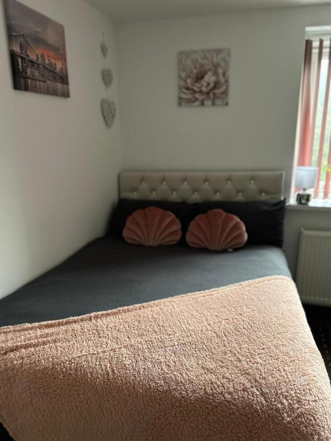 Bv Cozy Deighton Studio With Free Parking - Budget-Friendly Stay Huddersfield Buitenkant foto