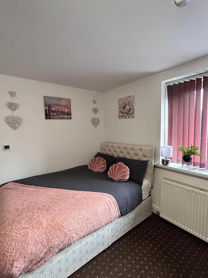 Bv Cozy Deighton Studio With Free Parking - Budget-Friendly Stay Huddersfield Buitenkant foto