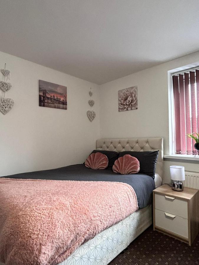 Bv Cozy Deighton Studio With Free Parking - Budget-Friendly Stay Huddersfield Buitenkant foto